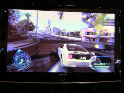 　最近われわれは、多くの自動車展示会で、専用のコントローラーと本物のレーシングシートが備えられたGran Turismo 5 Prologueのデモを目にしている。このゲームは、写真のように細かく描写されたさまざまな車によって、運転の体験を再現しようとしている。