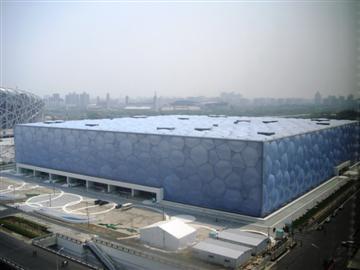 　北京国家水泳センター。「水立方」として知られている。飛び込み、水泳、シンクロナイズドスイミングの会場。