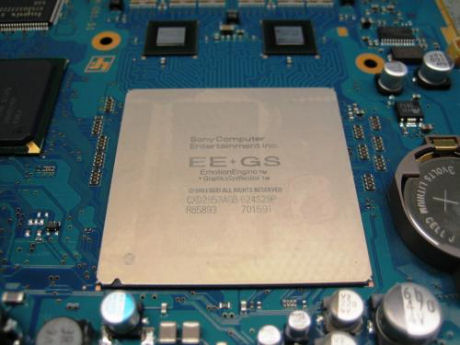　PlayStation 2のEmotion Engine Graphics Synthesizerチップ。