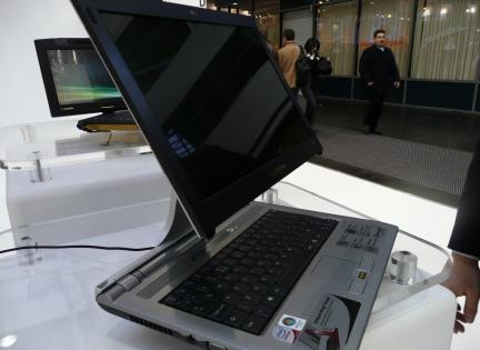 　Eee PC 900の発表の場で、Shen氏は報道陣に、最初のEee PCの設計者たちが描いたスケッチを紹介した。