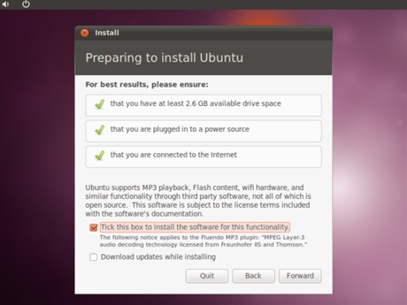 Ubuntu未経験のユーザーにもフレンドリーなインストール手順

　インストール手順は（少なくとも筆者の意見では）、DVDといったメディアからWindowsをインストールする場合に比べると格段にユーザーフレンドリーなものとなっている。新たなインストール手順では、Ubuntuを利用可能にするための作業が文字通り順を追って行えるようになっているのである。今までWindowsを使っていたというユーザーも多いため、手取り足取り導いてくれる手引きが必要というわけだ。Ubuntu 10.10というこのバージョンでは、そういったことが実現できている。