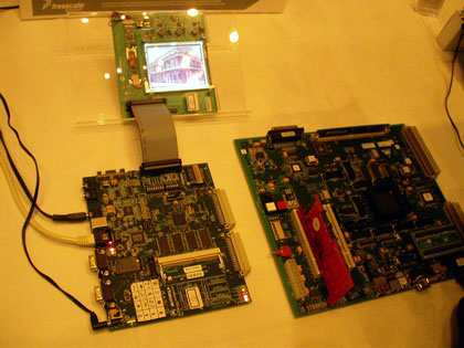 Sunhayato製のマイコン・ミニ評価カード「CT-298」と、3軸加速度センサーモジュール「MM2860」（真ん中の黒いモジュール）。