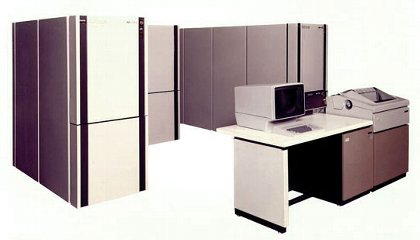 半導体などの当時の最先端技術を駆使した、当時では世界最高速と言われた超大形汎用コンピュータ「M-200H」。1978年発表。