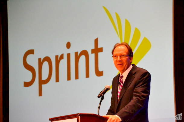 <a href="http://news.cnet.com/8301-1035_3-57596067-94/sprint-posts-q2-loss-of-$1.6b-as-2m-subscribers-drop-off/">米CNETの記事「Can Sprint put the 