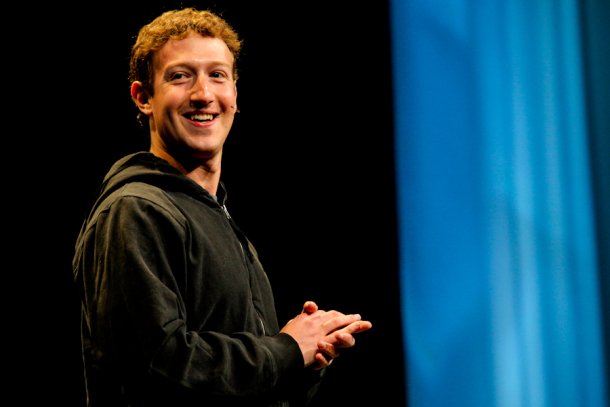 Mark Zuckerberg氏（Facebook）

　ソーシャルメディアは比較的新しい社会現象と言えるが、これによって多くのインターネットユーザーの毎日が形成されている。本記事では、重要な地位を占めているソーシャルメディアサイトの立役者を紹介する。

　Mark Zuckerberg氏はFacebookの最高経営責任者（CEO）であり、一からの共同創業者でもある。Facebookは元々大学生のみが利用できるサービスであったが、一般大衆に門戸が開かれたことで、世界で最も普及したソーシャルネットワークとなった。