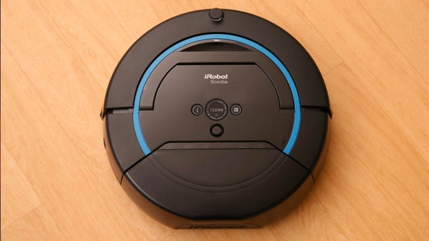 「Scamp」--Roombaの最初のプロトタイプ

　ScampはJones氏とPaul Sandin氏がiRobot社に入って作り上げたRoombaの最初の試作品だ。この写真は2000年の初めに撮影されたものだ。iRobotは、Scampのデモを見てロボット掃除機の可能性を見出し、Roombaの開発に乗り出すことを決定した。