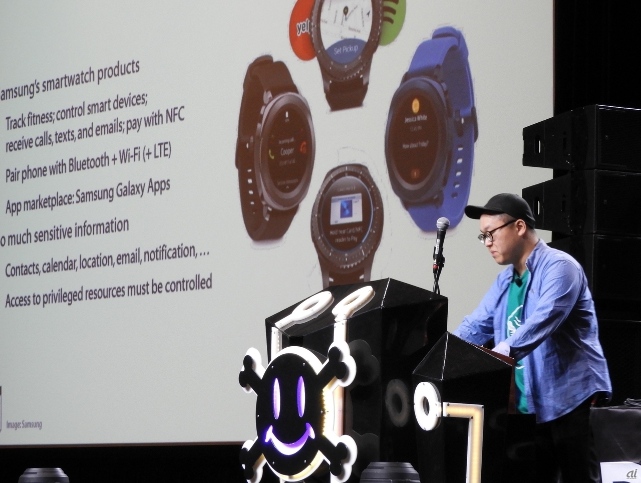 韓国 成均館大学の金東聖（Kim Dong-sung）氏は、サムスン電子のスマートウォッチ「Gear Smartwatch」の脆弱性を解説。アプリケーションとシステム間の通信チャネルを使ってハッキングしたり、Tizen OSのアクセス制御を行って情報をリークさせたりする実証実験を披露した。