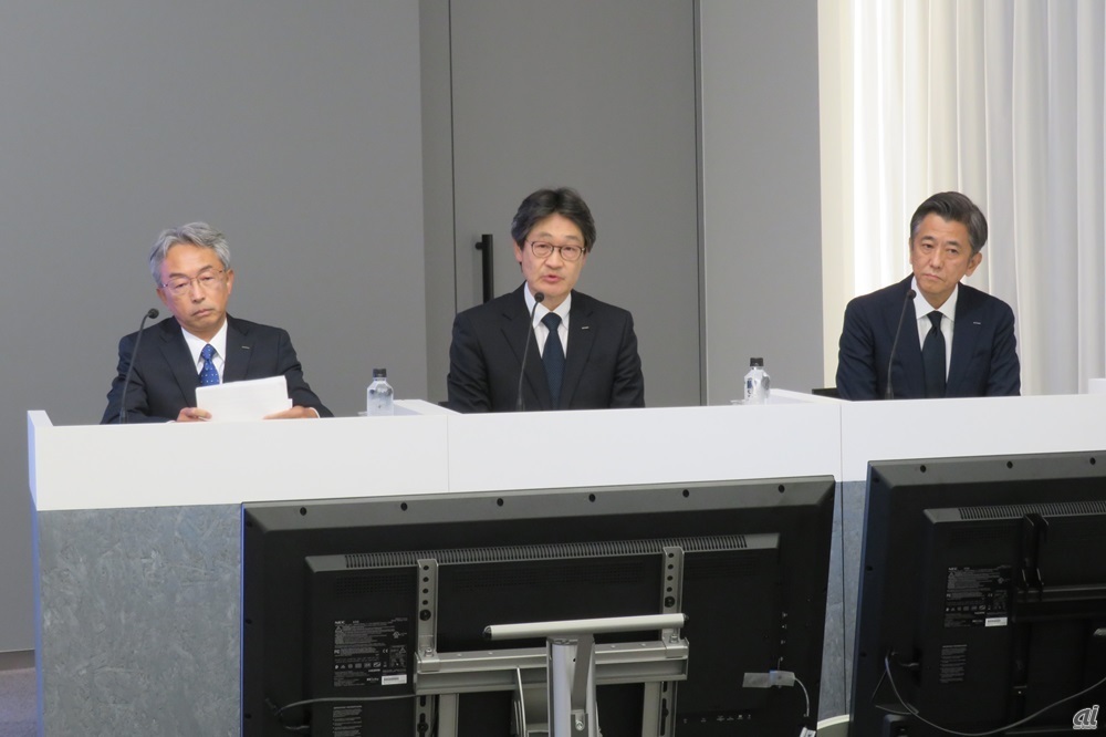 写真1：記者会見の様子。左から、佐々木氏、本間氏、鈴木氏