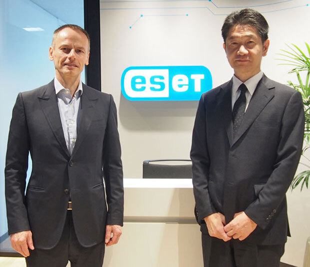 ESET CEOのRichard Marko氏（左）とイーセットジャパン カントリーマネージャーの黒田宏也氏