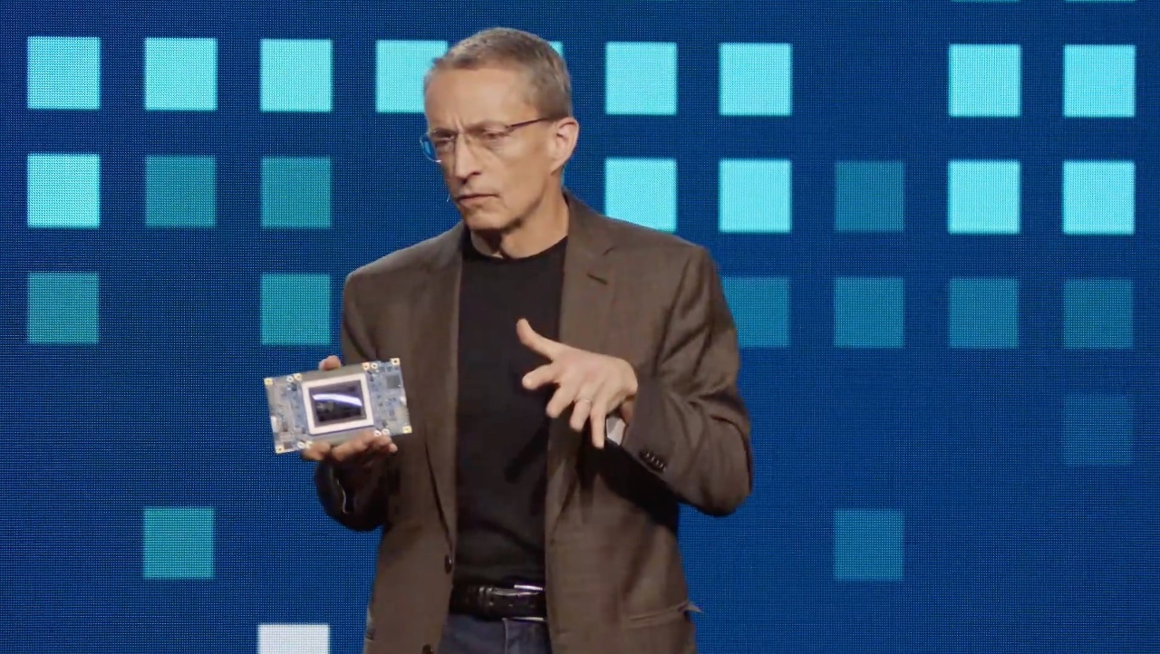 Intelの最高経営責任者Pat Gelsinger氏は、企業顧客に狙いを絞ってGaudi 3を売り込み、AIの「第3段階」では複雑な企業のタスクが自動化されるとの予測を語った。提供：インテル