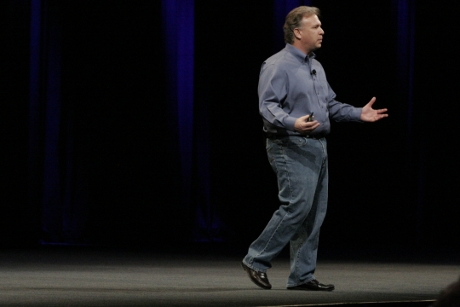 　Appleのワールドワイドプロダクトマーケティング担当シニアバイスプレジデントであるPhil Schiller氏は米国時間1月6日、2009年のMacworldでSteve Jobs氏に代わり基調講演を行った。

　17インチの「MacBook Pro」やiTunesでのDRMフリー楽曲など多くのApple製品のアップデートを発表した。