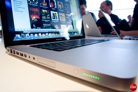 　MacBook Proと比較した場合、3Dグラフィックス性能は55％向上したという。