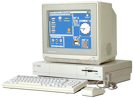 　世界初のポータブルカラーコンピュータである「SX-64」は「Commodore 64」（C64）のポータブル版として設計された。このマシンには5インチのカラーモニター、5.25インチのフロッピードライブ、電源が内蔵されている。

　重量は23ポンド（約10kg）と重かったが、非常に優秀で頑丈なシステムである。C64とほぼ100％互換性があり、すべてのカートリッジおよびフロッピーベースのプログラムが動く。唯一欠けているのがカセットポートだが、大きな影響はない。