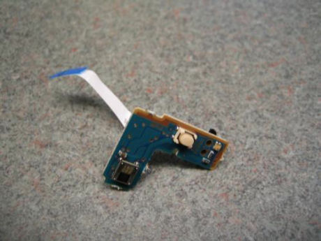 　電源ボタン用の基板。
