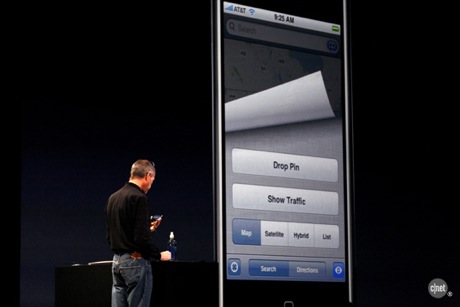 　Appleは、MacBook Airを「世界で最も薄いノートブック」と述べている。出荷は2週間後から開始される予定。