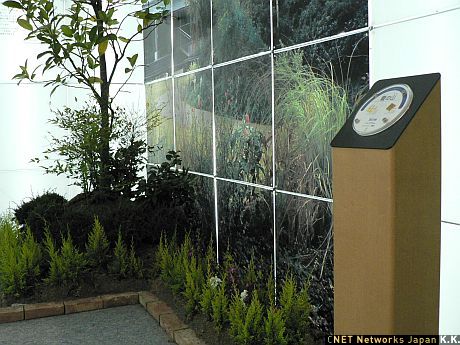 伊勢丹新宿本店の屋上庭園でも、ucodeタグで植物の名前や特徴などの情報を読み取るシステムが導入されている。