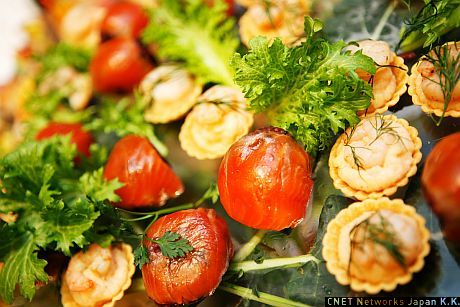 お料理は前菜から種類豊富に用意されていました。