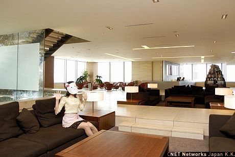 東京ミッドタウン第2弾では、USENを訪問しました。33階にある受付の豪華な設備とステキな眺めに圧倒されちゃった。まるでホテルのロビーのような受付には、33階だというのに噴水があって、東京タワーもよく見えて…… セレブな気分に浸れたのよね。