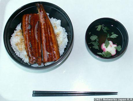 食堂では「頑張れ ホークス応援企画」として、特別メニューが用意されていました。これは、「ホークス応援メニュー」で540円。うな重がとってもおいしそう。