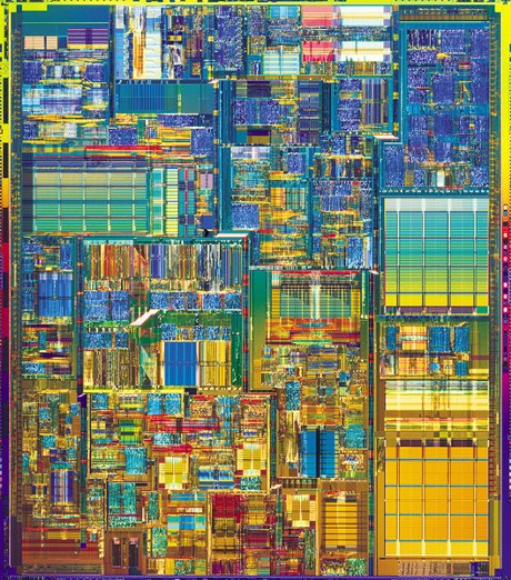 　2000年に登場した「Pentium 4」では、集積されているトランジスタは4200万個、回路線幅は0.18ミクロンとなった。2004年、Intelは前言を翻し、クロック速度が4GHzのPentium 4開発計画を中止した。これは非常にまれなケースだ。あるアナリストによると、4GHzは達成可能だったが、完成までにIntelが割かなくてはいけない開発や技術のリソースを考えると、代償が高すぎたのだという。Intelがクロック速度競争から距離を置き始めたのはこのころからだった。MHz単位で表されるクロック速度の向上は、それまで、性能向上への一番の近道とされてきた。
