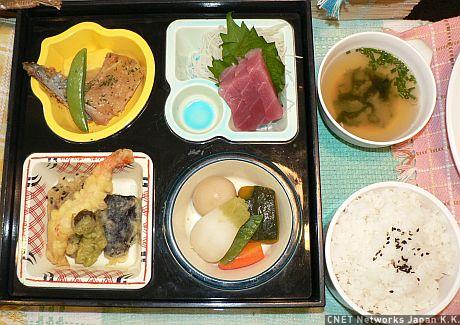 他の定食よりちょっぴりお高めだけど、620円の松花堂弁当はいつも大人気なんですって。