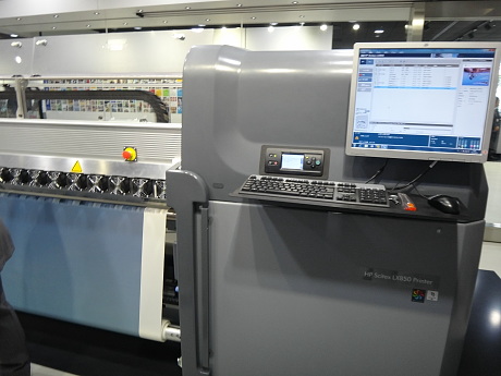HP Indigo 7500デジタル印刷機は、最大7色のインキステーションによって、4色、6色および7色PANTONE エミュレーションが可能