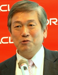 日本オラクルの遠藤隆雄社長は「経営戦略を実現するための武器」と新製品を表現した