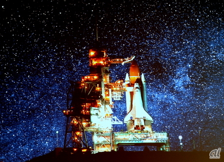 シンプキン氏が紹介したスペースシャトルの写真
