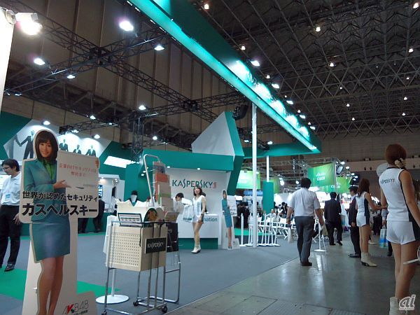 ネットワーク関連技術のイベント「Interop Tokyo 2012」が6月13～15日（コンファレンスは6月12～15日）幕張メッセで開催された。SDN（Software Defined Network）、OpenFlowのユースケースが多数展示、展示会初日の13日は約3万7000人が足を運んだ。
