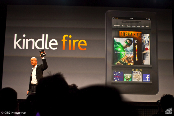 Kindle Fireを紹介するアマゾンCEOのジェフ・ベゾス