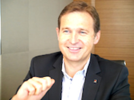 クラウドによって新たな顧客層を開拓できた--アドビ ティーゲル社長