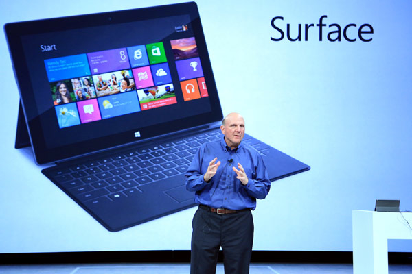 Surface発表会ではバルマーCEOが直々にプレゼン（出典：Microsoft）