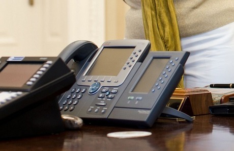 「Cisco Unified IP Phone 7965G」

　Obama氏の机には、同氏が自由に使えるツールの中でも極めて重要なものが置かれている。電話機だ。このCisco Unified IP Phone 7965Gは、セキュリティの高いVoIP電話で、大統領と他国のトップとを繋いでいる。