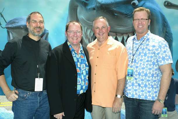 左から、Steve Jobs、PixarのJohn Lasseter、DisneyのRichard CookとDavid Stainton