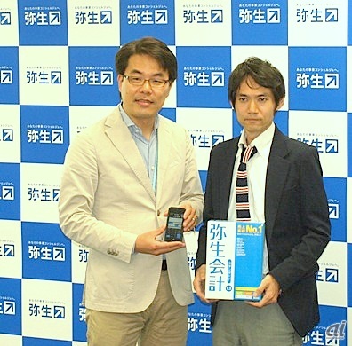 弥生の社長を務める岡本氏（左）とクラウドキャスト社長の星川氏