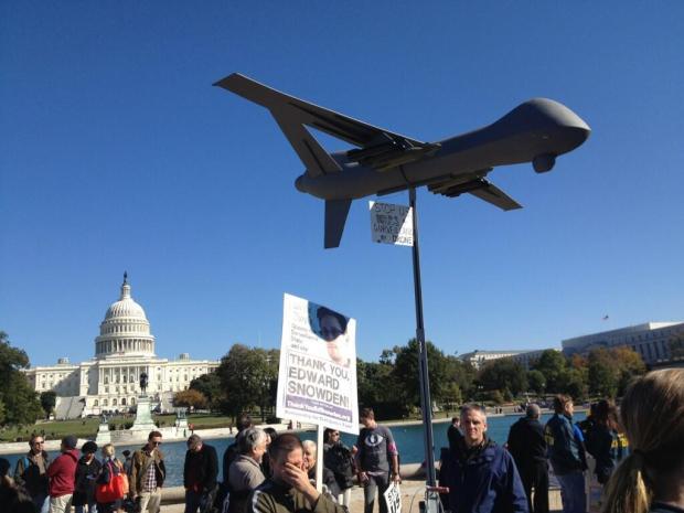 　「Predator Drone」（無人航空機「プレデター」）プログラムに言及したもの。同プログラムは、NSAの諜報活動への関与が報じられている。
