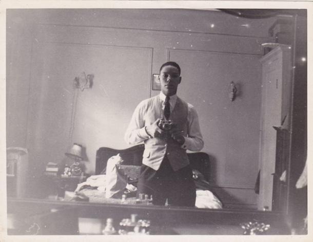 Powell氏が自身のFacebookプロフィールに投稿した自分撮り写真。およそ60年前に撮影。