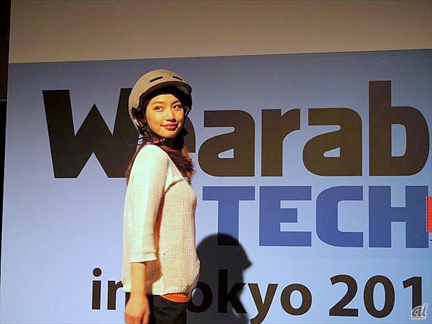 　最新のウェアラブル技術をテーマにしたカンファレンス「Wearable Tech Expo in TOKYO 2014」が3月25日から2日間の日程で開催された。ヘッドマウントディスプレイやスマートウォッチをはじめ、ヘルスケア、フィットネス、オートモーティブ、ファッションなど、国内外のウェアラブル業界のキープレーヤーが会し、最新技術や動向、展望を2日間にわたって語るイベントだ。

　Wearable Tech Expoは、米国TMC（Technology Marketing Corporation）が始めたカンファレンス。2013年7月に開催されたニューヨークに続き、同年12月にはロサンゼルスでも行われている。日本国内での開催は今回初の試みで、朝日新聞社、博報堂DYメディアパートナーズ、博報堂が主催した。

　初日の基調講演と展示ブースを中心に、写真でイベントの様子を紹介する。