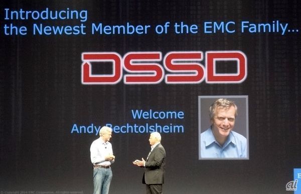 基調講演で発表されたDSSDの買収。元Sun Microsystems（現Oracle）の共同創業者でDSSDの戦略アドバイザーを務めるAndy Bechtolsheim氏が壇上に招かれた。Tucci氏は「（2015年にリリースが予定されている）新製品に期待している」と述べた。
