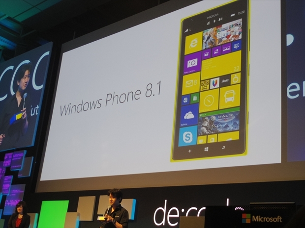 Windows Phone 8.1を紹介する高橋氏。