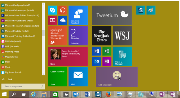 　Microsoftが発表した次期OS「Windows 10」は、「Windows 8.x」からどう変わるのか。公開されたテクニカルプレビュー版で解説する。

新旧組み合わせたスタートメニュー

　キーボードとマウスが接続されたシステムでは、新しいWindows 10のスタートメニューが、「Windows 8」で採用されたタイルベースのスタート画面に取って代わる。この画像の左側に表示されている「All Apps」リストをスクロールすると、アプリを見つけて開いたり、右側のミニチュア版スタートレイアウト上にショートカットを配置したりできる。ここでは、「All Apps」リストからスタートレイアウトにショートカットをドラッグしている。するとこのレイアウトは、新しいアイテムが収まるサイズに自動的に広がる。