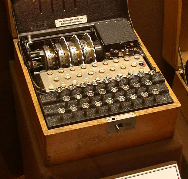 6. 暗号機「Enigma」

　ドイツの暗号機「Enigma」は、第2次世界大戦中の最大の問題の1つだった。暗号は毎日リセットされるので、同盟国側がそれを解読するのに与えられた時間は24時間しかなかった。