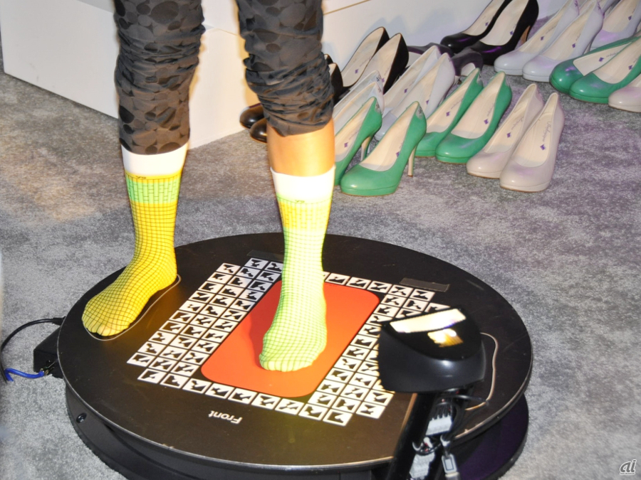 True Gaultでは3D測定技術で顧客の足形を測定。「微妙な足の特徴にも完全フィットしたハイヒールを提供できる」という