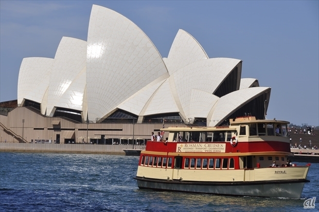 南半球に位置するオーストラリアは、今が夏本番。観光名所の「オペラハウス」は多くの観光客で賑わっていた