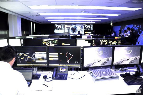 Symantecのオーストラリアオフィス内にあるセキュリティオペレーションセンター（SOC）内部。16人（2014年12月時点）のメンバーが交代制で24時間監視を続けている。そのためか、オフィス内にはシャワールームがあるそうだ。