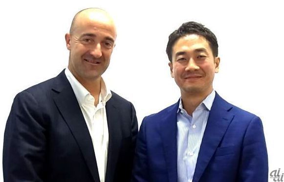 米アピリオCEOのChris Barbin氏（左）と、アピリオ日本法人の代表取締役社長の藤田 純氏（右）