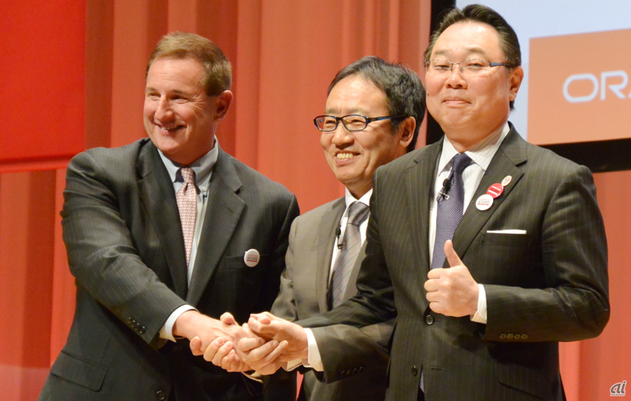 （左から）Hurd氏、宮内氏、日本オラクル取締役代表執行役社長兼CEOの杉原博茂氏