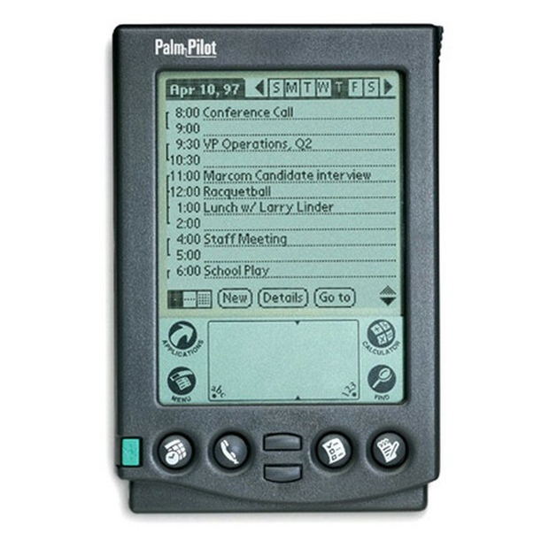 ポータブルMP3プレーヤー

　1990年代末、実際に携帯可能なMP3プレーヤーが初めて発売された。Saehan Information Systemsの「MPMan」が1997年に発売され、続いて1998年にDiamondの「Rio PMP300」（写真）が発売された。