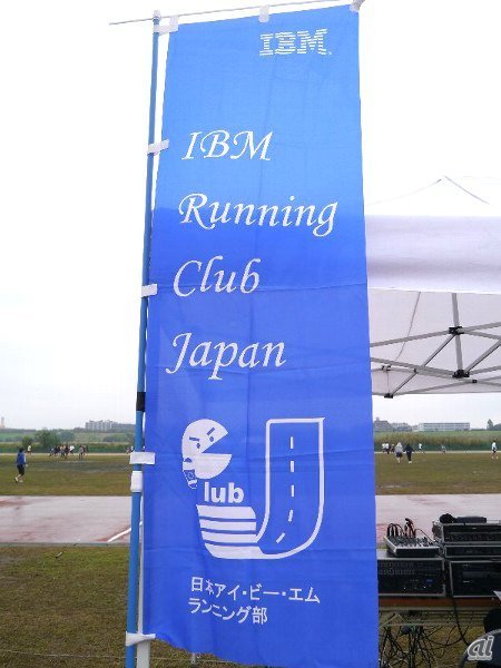 10kmマラソンの優勝者の鈴木裕也氏。35分55秒で完走した
