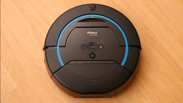 「Rug Warrior」

　Joe Jones氏がロボット掃除機「Roomba」のアイデアを思いついたのは1989年のことだった。本記事では、その開発の歴史として、Roombaの初期モデルから現行モデルまでを写真とともに紹介する。

　これは、Jones氏が1989年の「AI Olympics」に出場するために、「LEGO」を主な部品として作り上げた「Rug Warrior」（ラグマットの戦士）だ。元祖Roombaと言ってもよいだろう。

参考記事：「ルンバ」を発明したロボット工学者の次なる挑戦